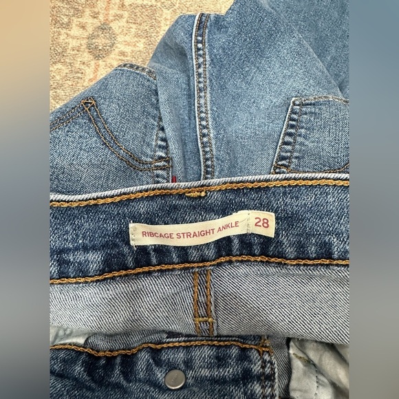LEVI'S Ribcage straight jeans in Medium Wash Button Fly - Picture 5 of 5